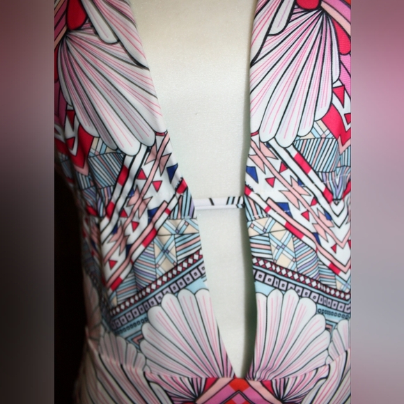 Sexy reversible deep Plunge one piece swimsuit - Picture 10 of 11